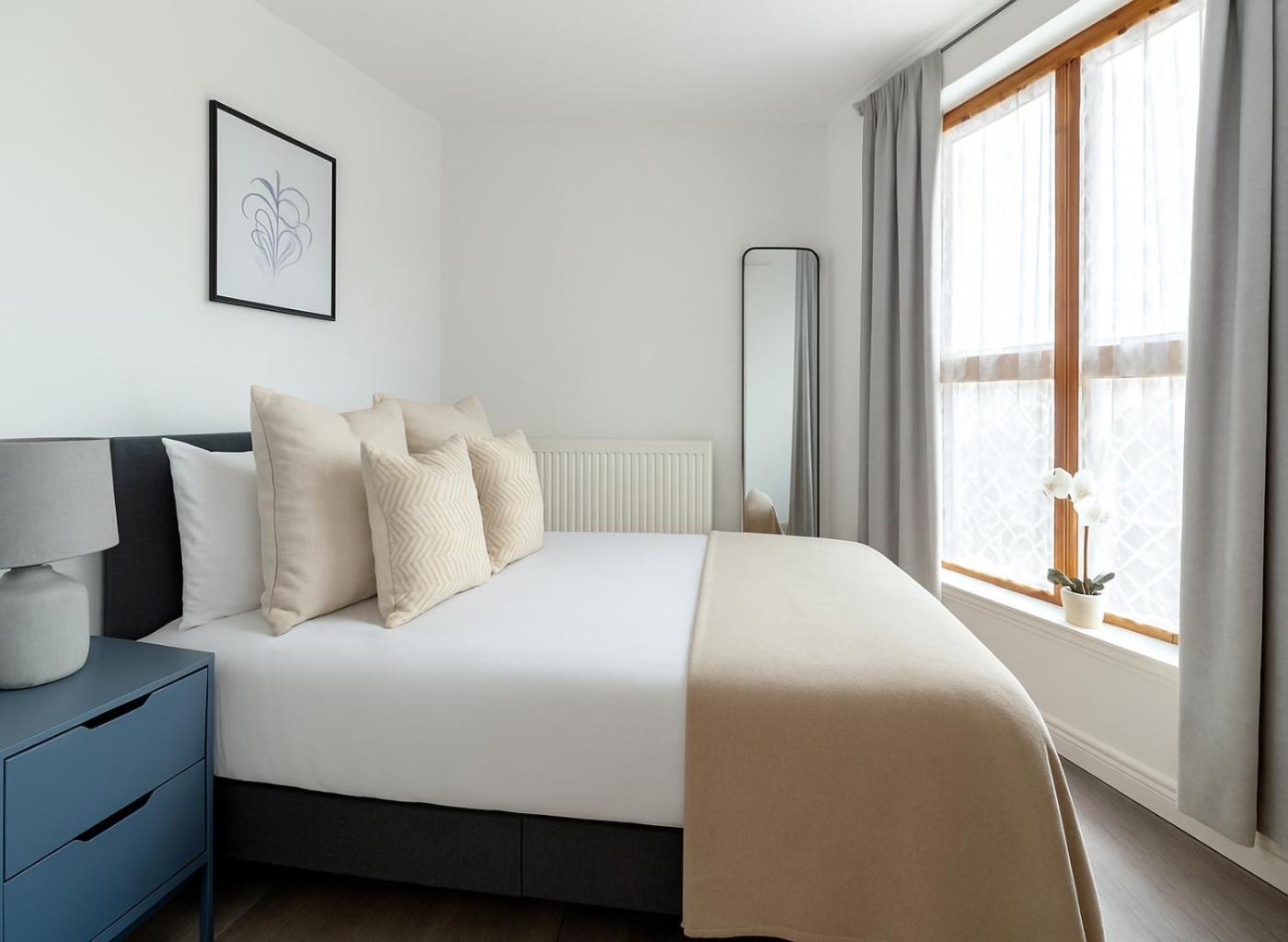 4 Bed Flat Near King's Road * Londen